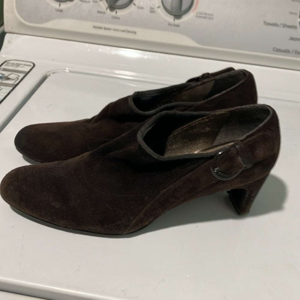 Stuart Weitzman brown shoe booties heeled size 7 suede quiet luxury